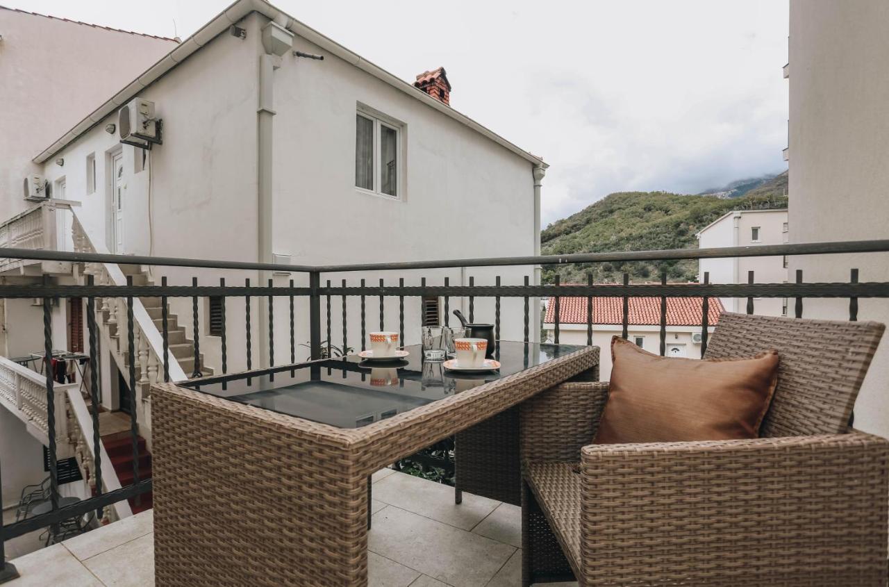 Status-m * Przno (Budva)
